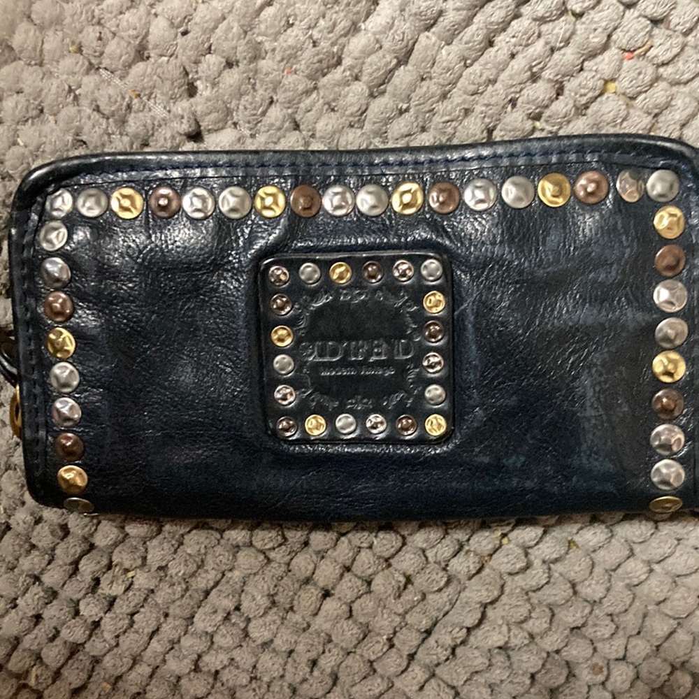 NwoT! Old Trend navy wallet with nail head -studs! F
